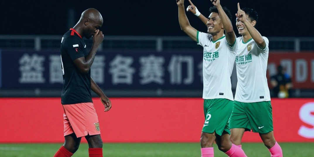 V.League: Khoảng trống sau lưng hàng tiền vệ và cái giá của những đội dám pressing V.League: Khoảng trống sau lưng hàng tiền vệ và cái giá của những đội dám pressing