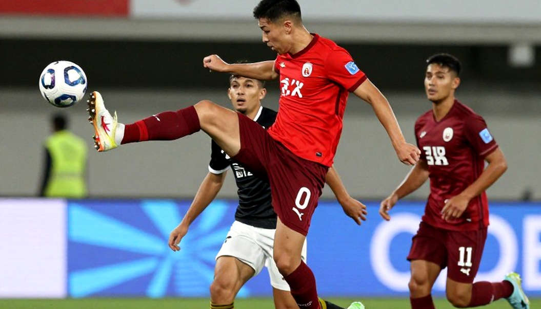 Dusan Tadic trở lại Johan Cruijff ArenA: 241 trận, 105 bàn và một tình yêu chưa khép lại