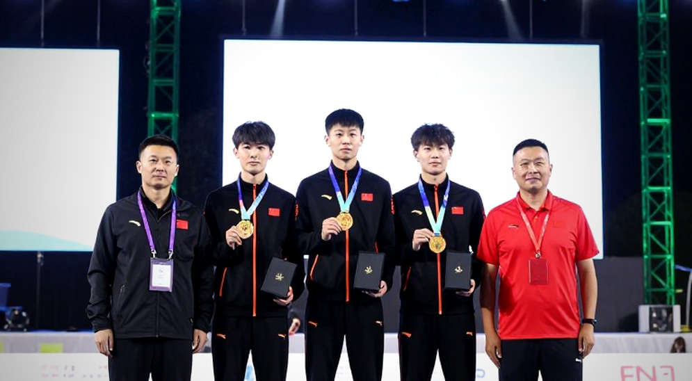 Bục podium toàn nữ đầu tiên của backyard ultra Anh: 21% đường chạy và bài toán vòng lặp 6,7 km
