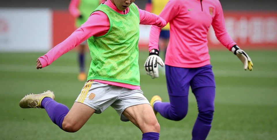 V.League giữa kỳ chuyển nhượng: Khi bảng chỉ số im lặng, phòng thay đồ lên tiếng
